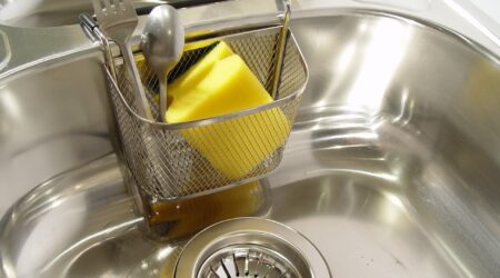 How to Clean Kitchen Sink