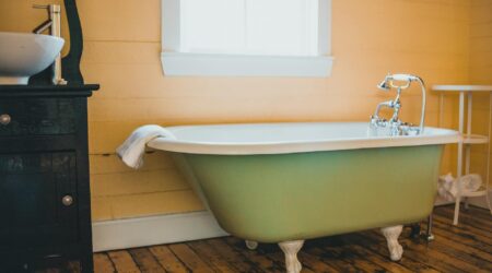 How To Clean A Disgusting Bathtub