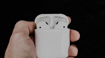 How To Clean Black Marks On Airpods Case
