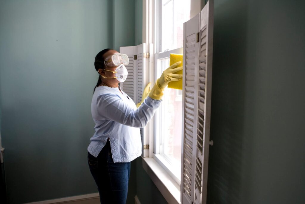 How To Clean Outside Windows You Can't Reach